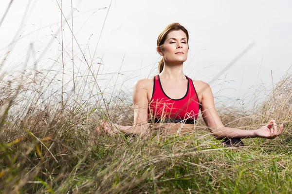 Yoga kadın meditasyon — Stok fotoğraf