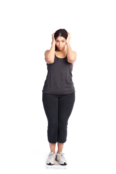 Mulher em escala de peso — Fotografia de Stock