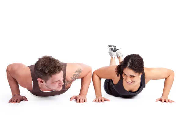 Упражнение женщина с тренером — стоковое фото