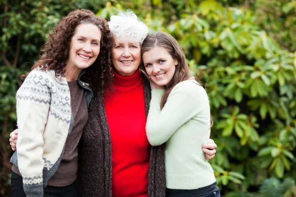 Mormor, dotter och barnbarn — Stockfoto
