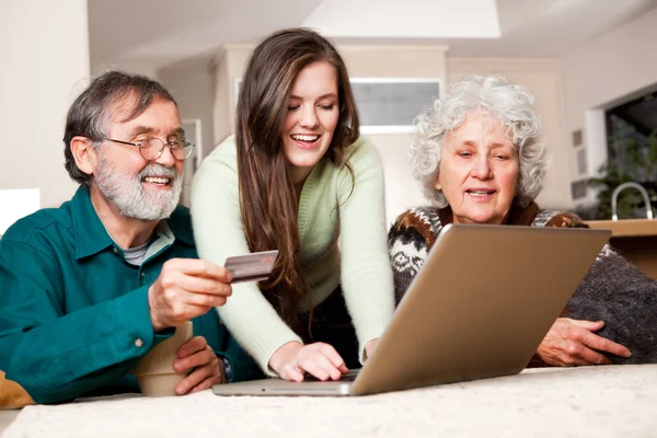 Senior couple shopping online — Stock Photo, Image