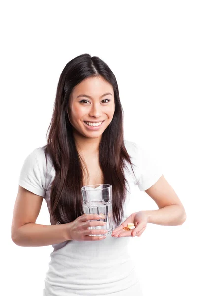 Aziatische vrouw nemen vitaminen — Stockfoto