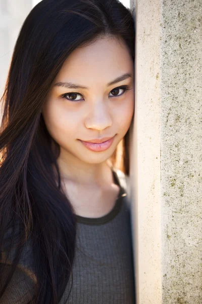 Gyönyörű ázsiai lány — Stock Fotó