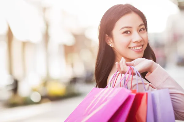 Asiática mulher compras — Fotografia de Stock