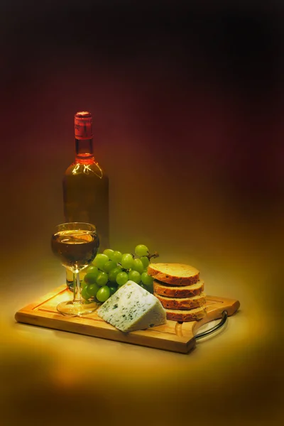 Вино и сыр — стоковое фото