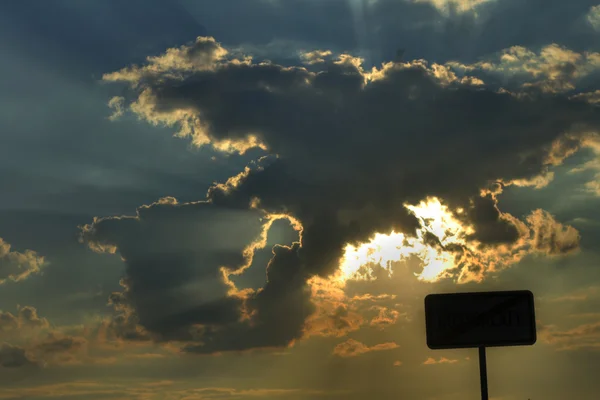 Solnedgång och moln — Stockfoto
