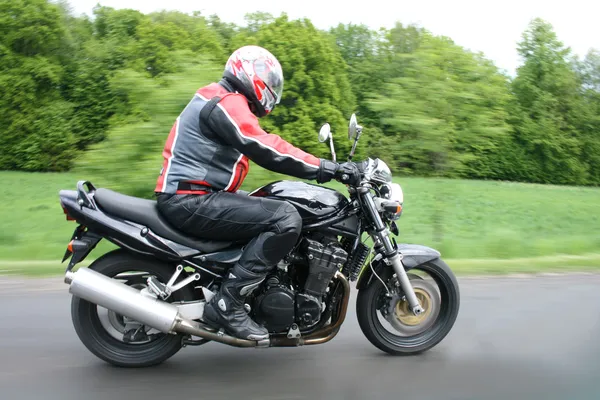 Motocicleta em movimento — Fotografia de Stock