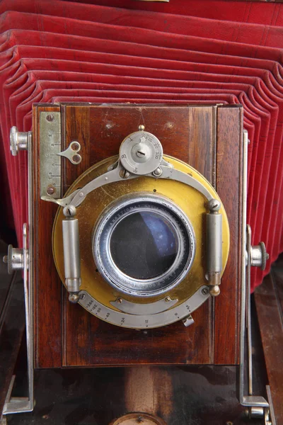 Starý dřevěný fotoaparát — Stock fotografie