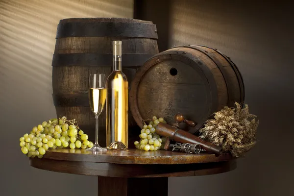 Bodegón con vino blanco — Foto de Stock