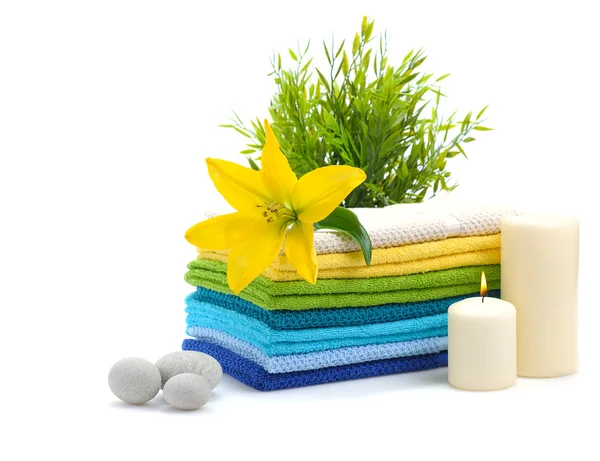 Spa handdukar med gul Lilja — Stockfoto