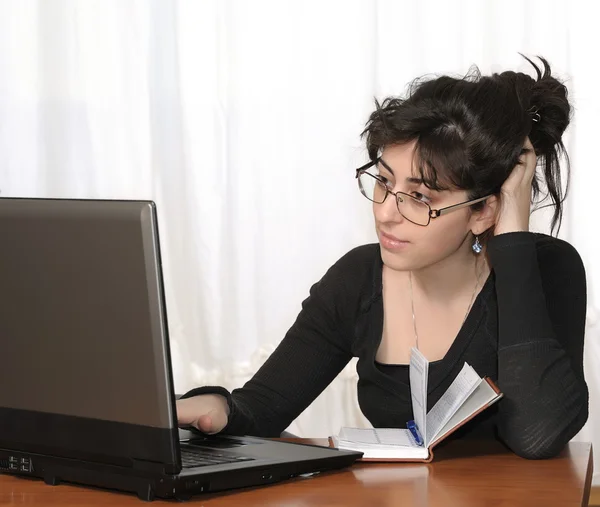 Young woman working at home — Stock Photo, Image