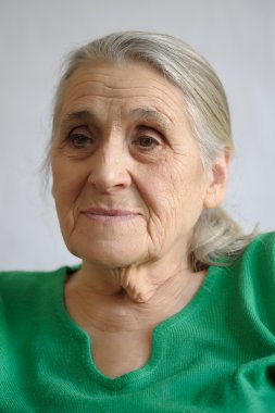 Yaşlı kadın.