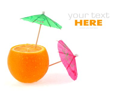 turuncu ve beyaz bir arka plan üzerinde izole şemsiye
