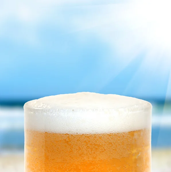 Μπύρα σε μια παραλία — Φωτογραφία Αρχείου