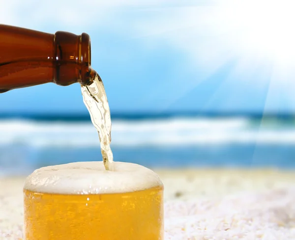 Beer on a beach — Stock Photo, Image