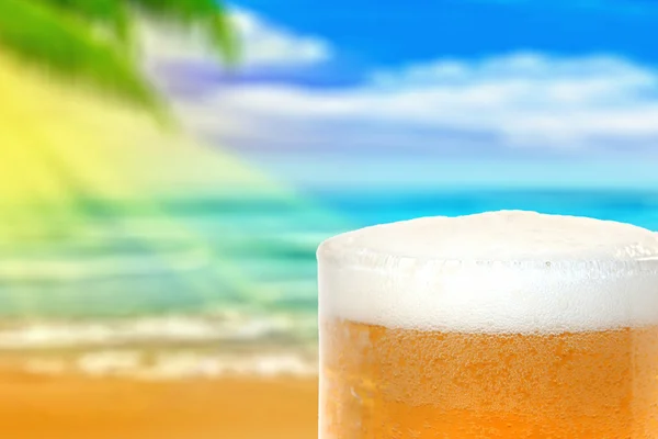 Birra su una spiaggia — Foto Stock