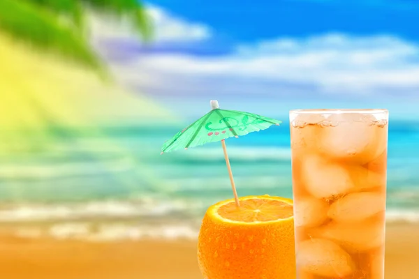 Bir plajda kokteyl — Stok fotoğraf