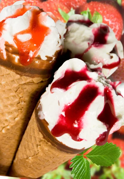 Icecream strawberries — Stock Photo, Image