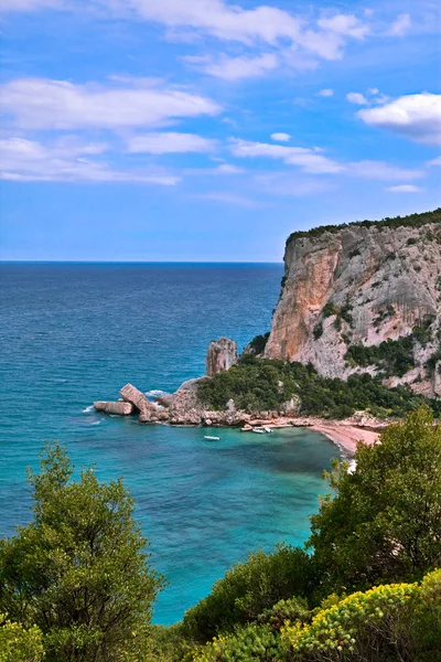 Скелястий берег Сардинія — стокове фото