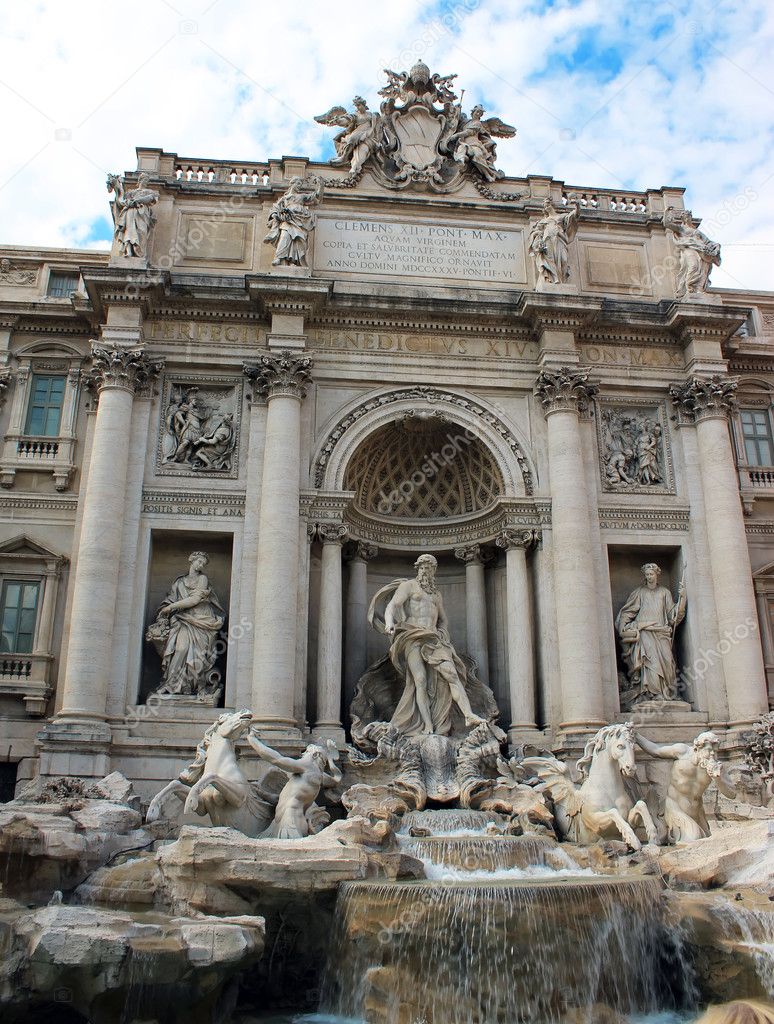 Fountain di Trevi of Rome in Italy — Stock Photo © Iraidka #5653555