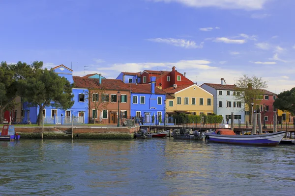 Kolorowe domy na wyspie burano w Wenecji — Zdjęcie stockowe