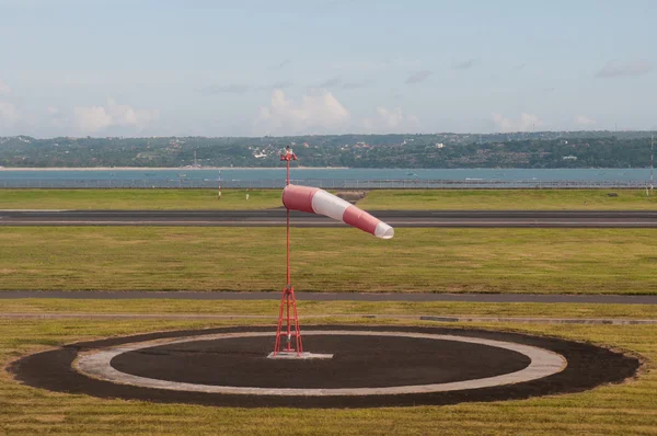 Windbag op het vliegveld — Stockfoto
