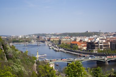 Yaz aylarında şehrin güzel manzaralarını. Prague, Çek Cumhuriyeti.