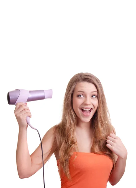 Piękna kobieta susząca włosy z suszarką do włosów — Zdjęcie stockowe