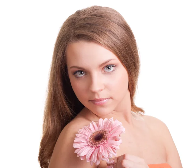 Крупним планом красива молода жінка пахне рожевою квіткою — стокове фото