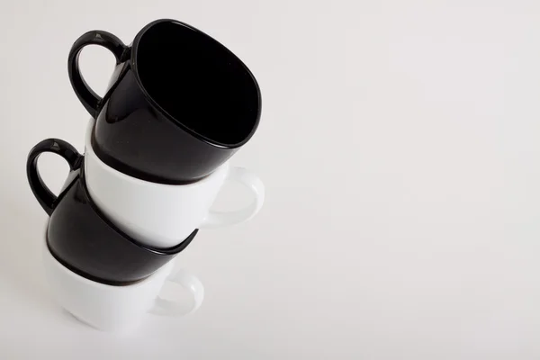 Четыре Кофе кружки дизайн с копипространства — стоковое фото