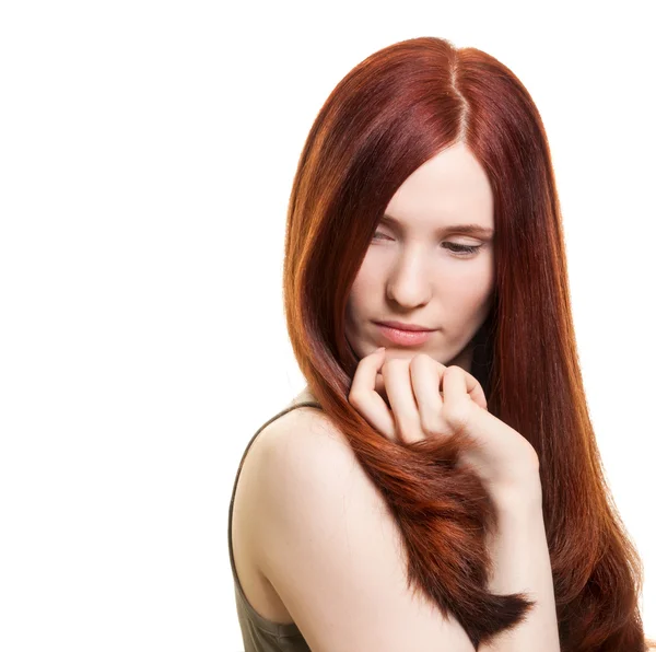 Güzel saçlı güzel bir genç kadının portresi — Stok fotoğraf