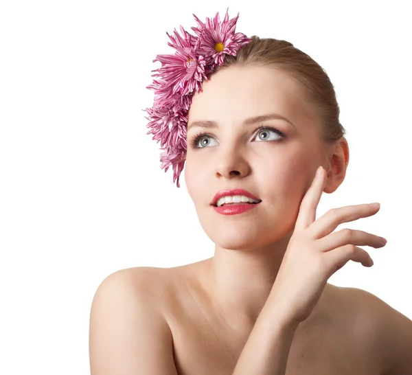 美容女性クローズ アップ顔白い背景の上の花を持つ — ストック写真