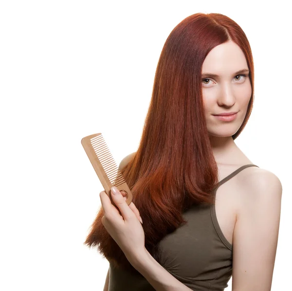 Portret van een mooie jonge vrouw prachtige haren kammen — Stockfoto