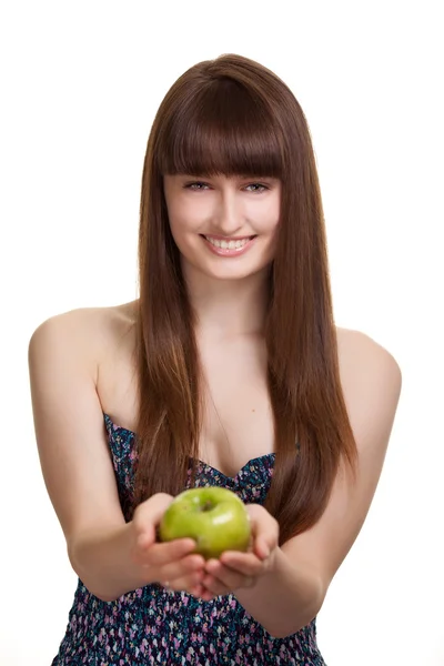 Νεαρή ευτυχής χαμογελαστό γυναίκα με πράσινο μήλο που απομονώνονται σε λευκό — Φωτογραφία Αρχείου