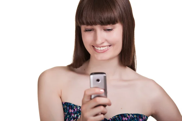 Mladá krásná žena s mobilním telefonem — Stock fotografie