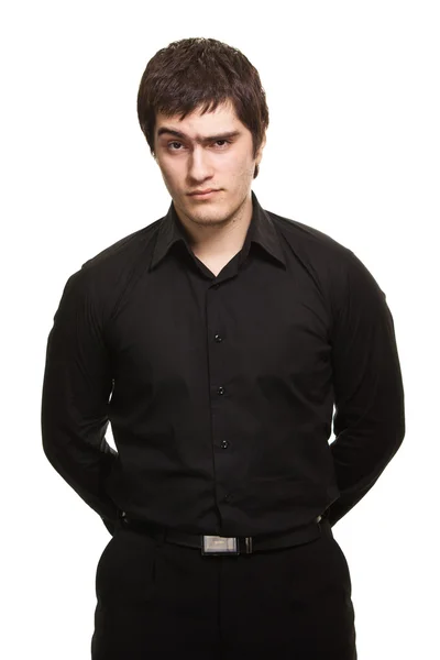Νεαρός άνδρας στο μαύρο πουκάμισο που απομονώνονται σε λευκό φόντο — Φωτογραφία Αρχείου