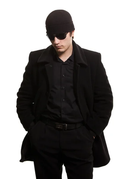 Homem de confiança de casaco preto e óculos de sol — Fotografia de Stock