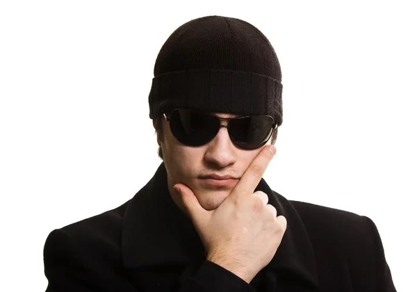 Homem de confiança de casaco preto e óculos de sol — Fotografia de Stock