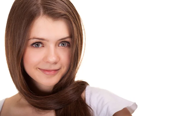 Portret van een mooie tiener meisje met lange haren en schone huid — Stockfoto