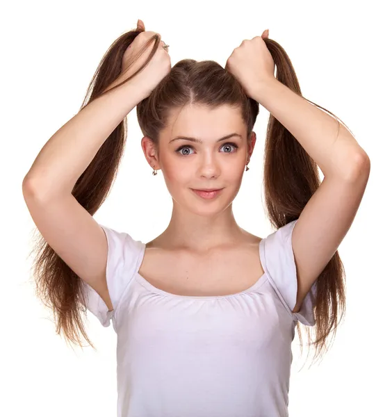 Portrét krásné dospívající dívka s dlouhými vousy a čistou pokožku — Stock fotografie