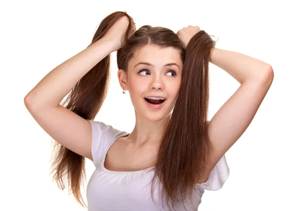 Retrato de una hermosa adolescente con pelos largos y piel limpia —  Fotos de Stock