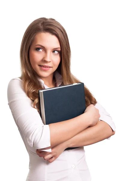 Atraktivní žena s úsměvem zatímco drží knihu — Stock fotografie