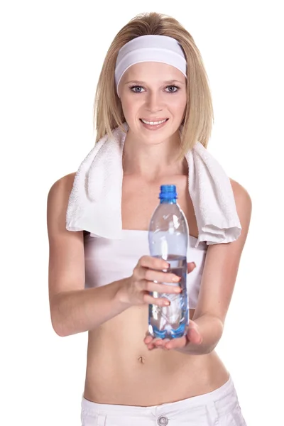 Atrakcyjny czynny uśmiechający się z butelką wody mineralnej — Zdjęcie stockowe