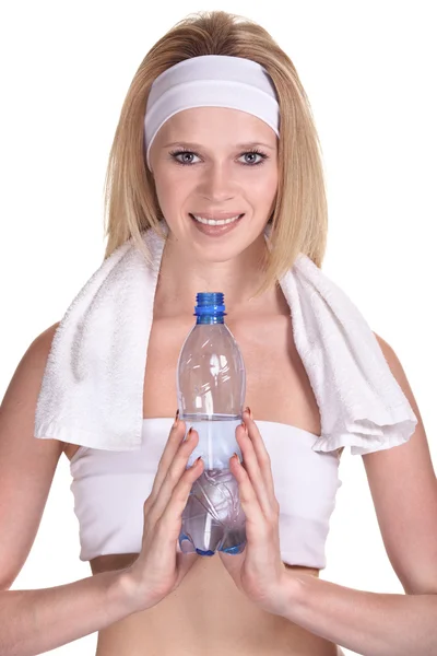 Bir şişe maden suyu ile çekici gülümseyen sporcumuz — Stok fotoğraf