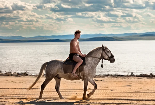 Jezdec na pláži — Stock fotografie