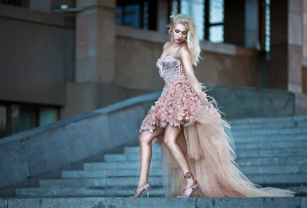 Blond beautiful woman in luxury wedding dress — Stock Photo, Image