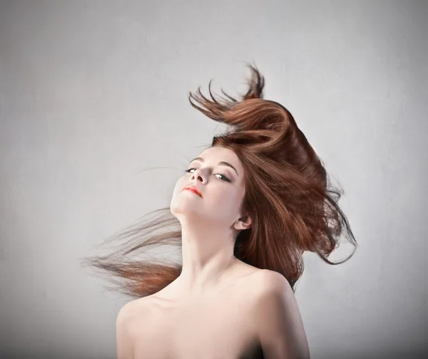 Шелковистые волосы — стоковое фото
