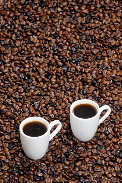 Stilleben av Kaffekoppar och kaffebönor — Stockfoto