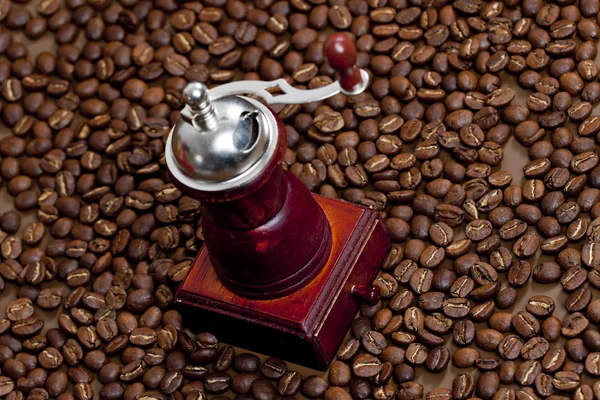 Kávovar s kávovými zrny — Stock fotografie