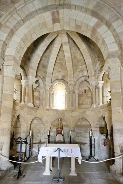 Wnętrze kościoła Najświętszej Maryi Panny eunate, na drodze do santiago de — Zdjęcie stockowe